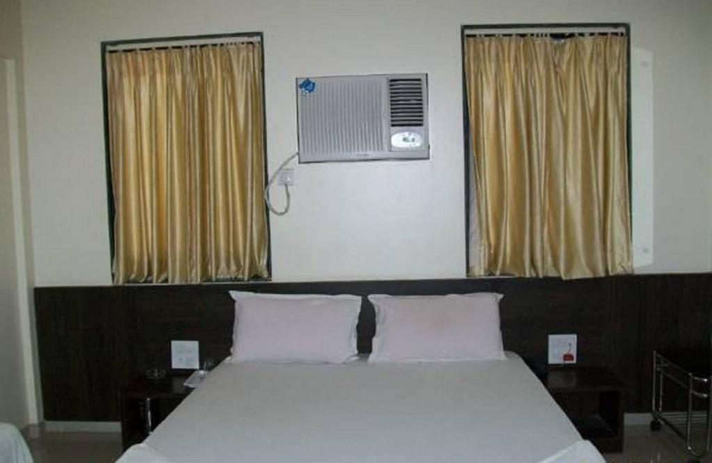 Hotel Jalaja Heritage Thane Buitenkant foto